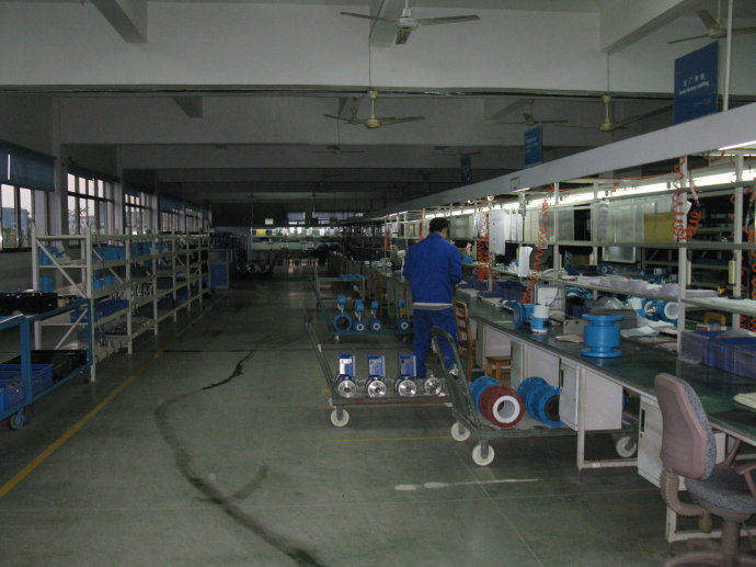 電磁流量計(jì)組裝車間